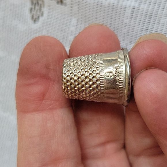 Lot of 5 Metal Vintage Thimbles - Picture 2 of 6